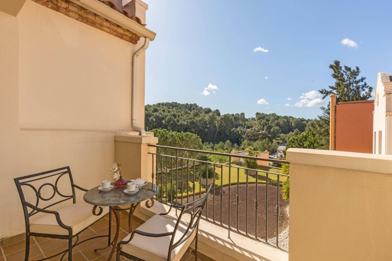 منتجع وسبا دينيا ماريوت لا سيلا جولف دينايا المظهر الخارجي الصورة A balcony