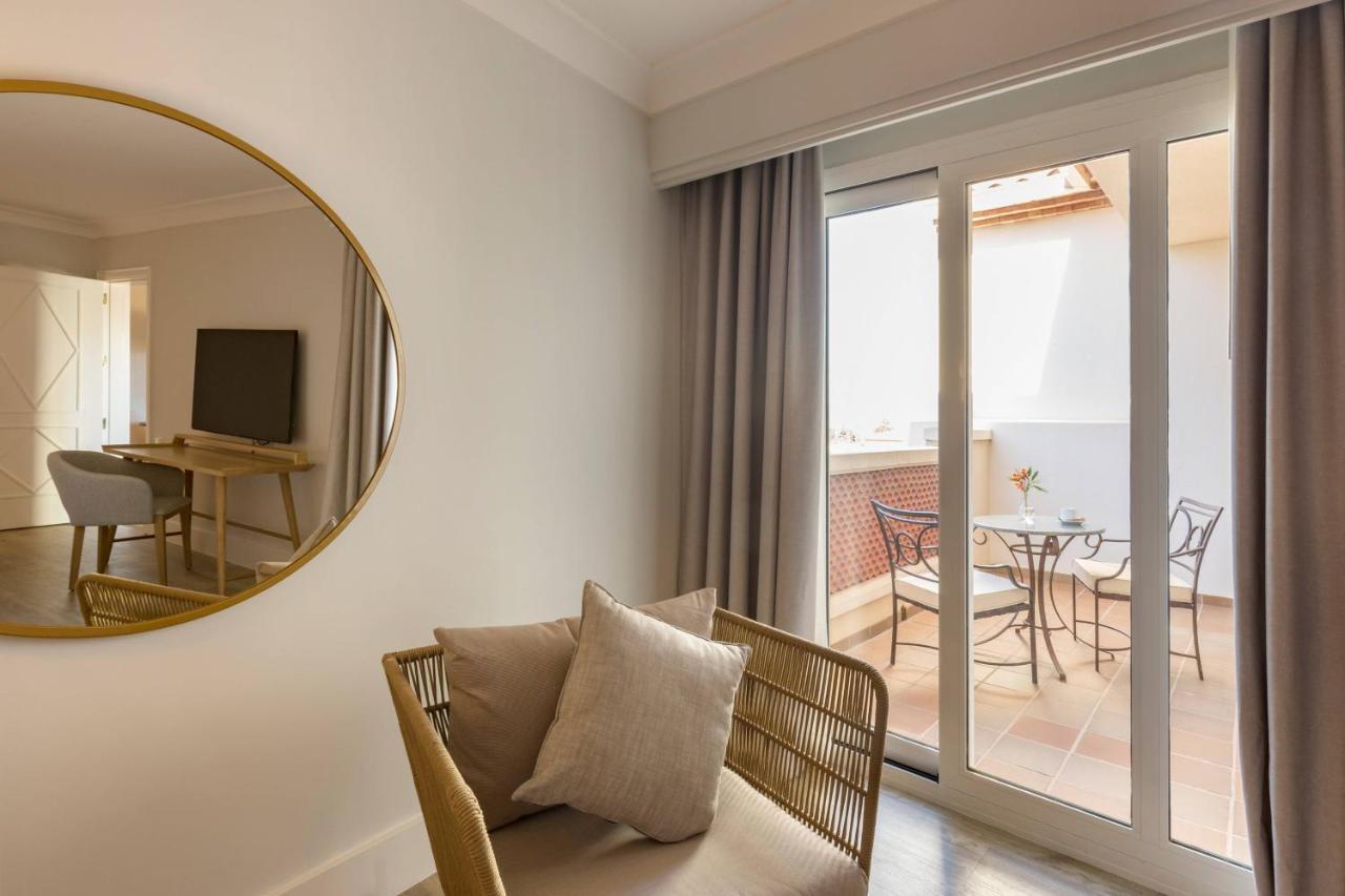 منتجع وسبا دينيا ماريوت لا سيلا جولف دينايا المظهر الخارجي الصورة A room at the hotel