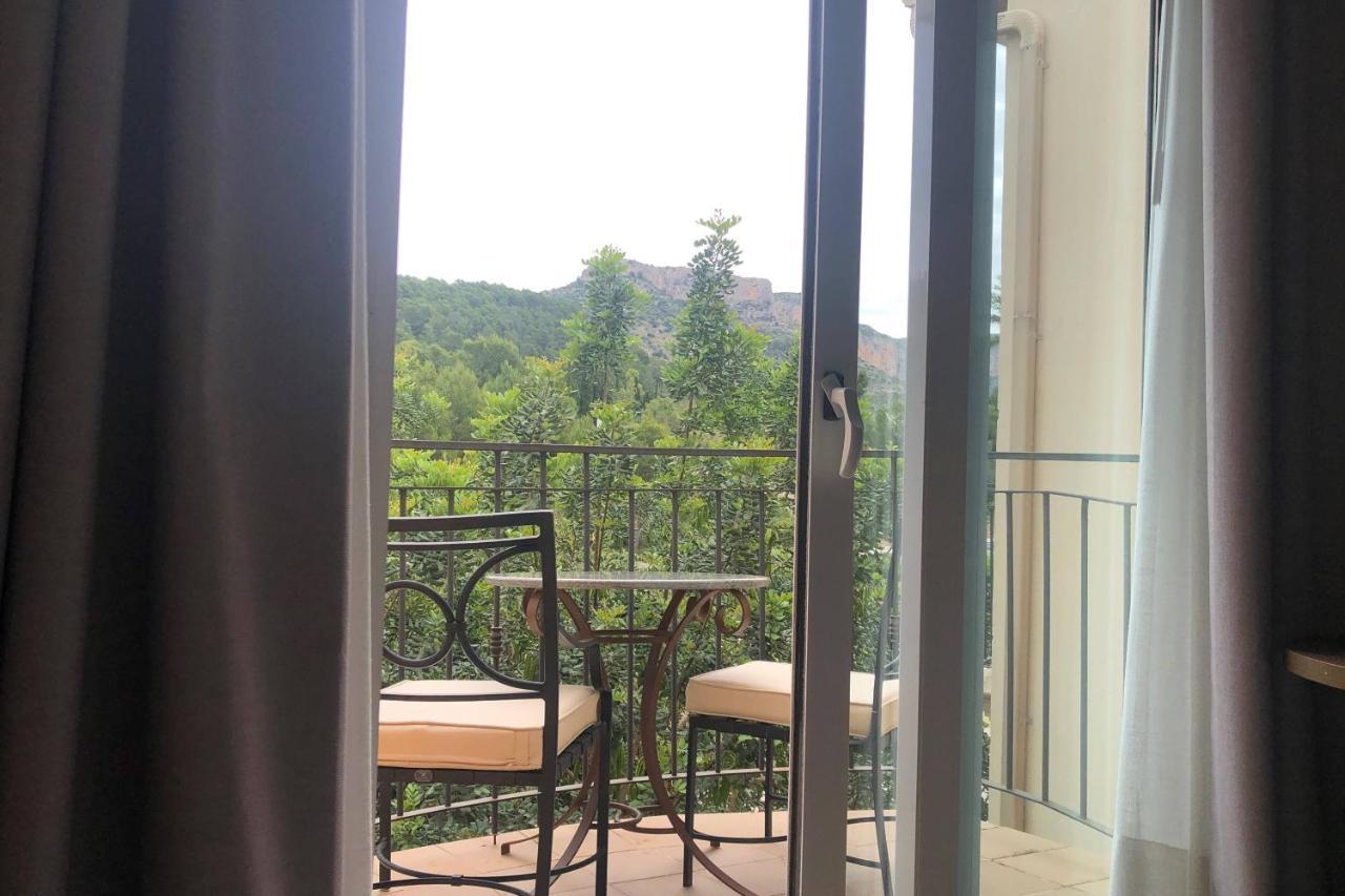 منتجع وسبا دينيا ماريوت لا سيلا جولف دينايا المظهر الخارجي الصورة A view of the balcony of a room at the hotel