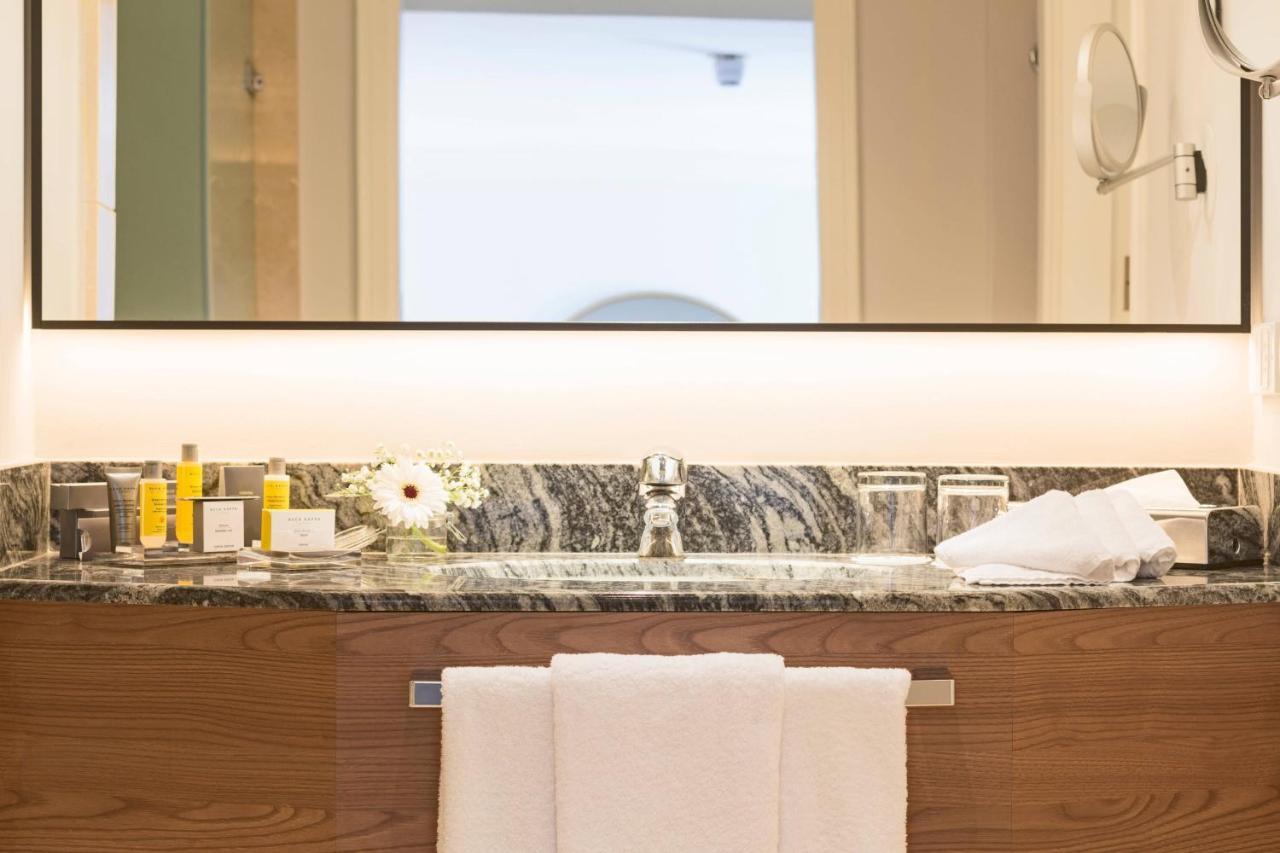 منتجع وسبا دينيا ماريوت لا سيلا جولف دينايا المظهر الخارجي الصورة Bathroom