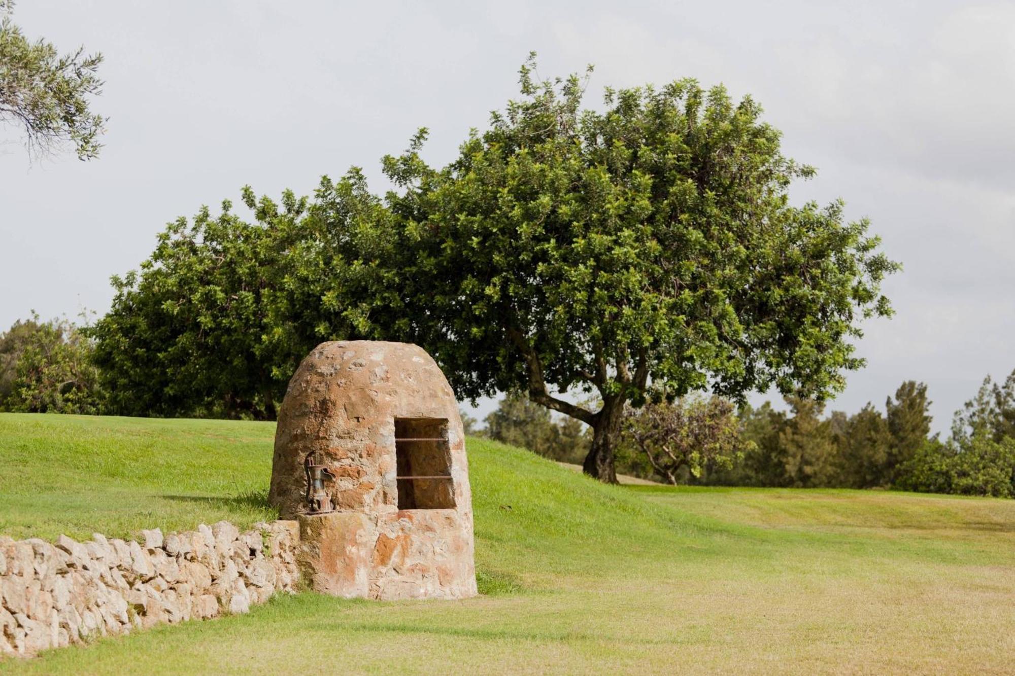منتجع وسبا دينيا ماريوت لا سيلا جولف دينايا المظهر الخارجي الصورة A sentry box at Fort Belan