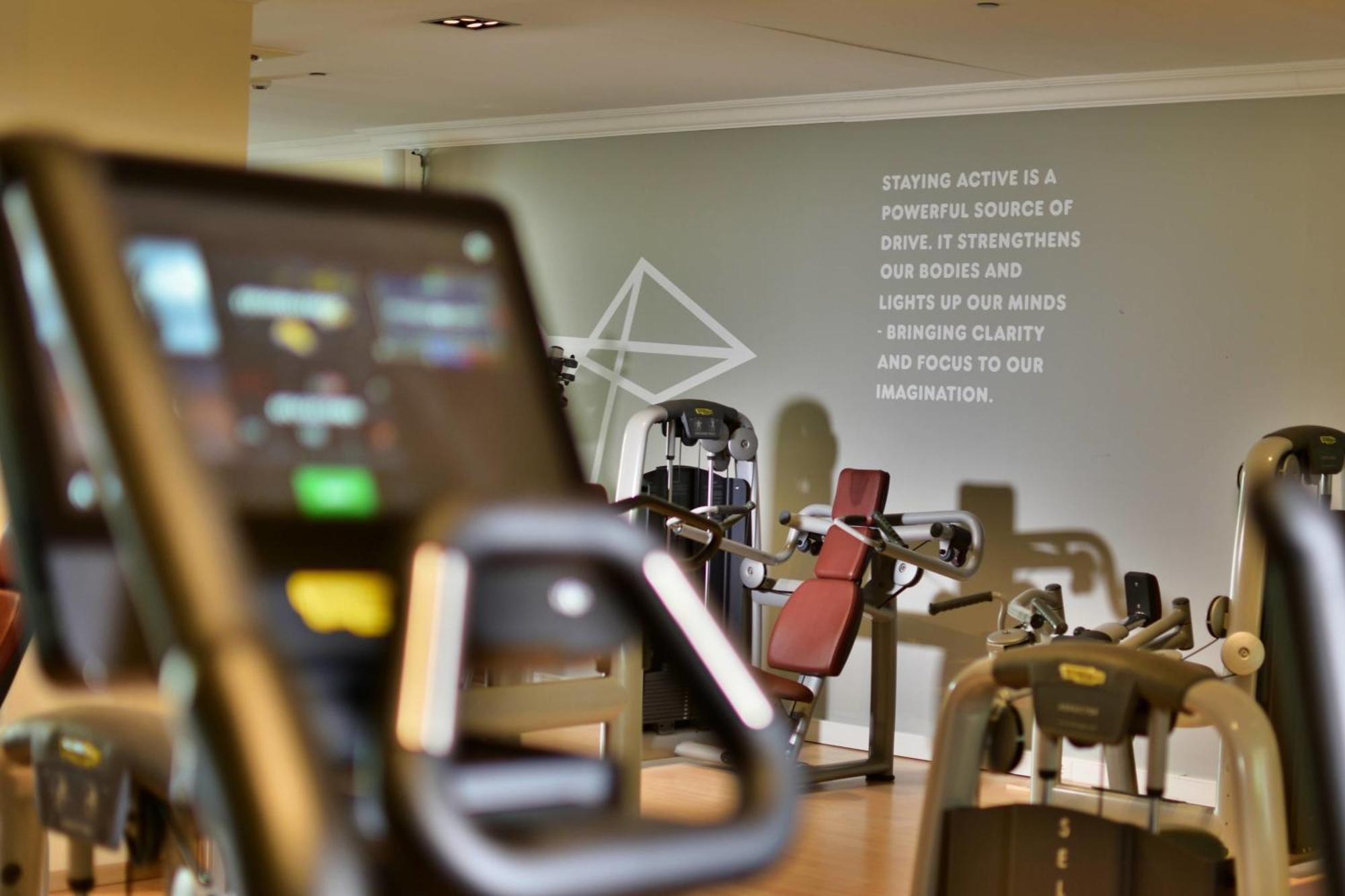 منتجع وسبا دينيا ماريوت لا سيلا جولف دينايا المظهر الخارجي الصورة The gym at the hotel