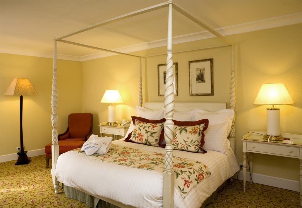 منتجع وسبا دينيا ماريوت لا سيلا جولف دينايا الغرفة الصورة A bedroom at the hotel