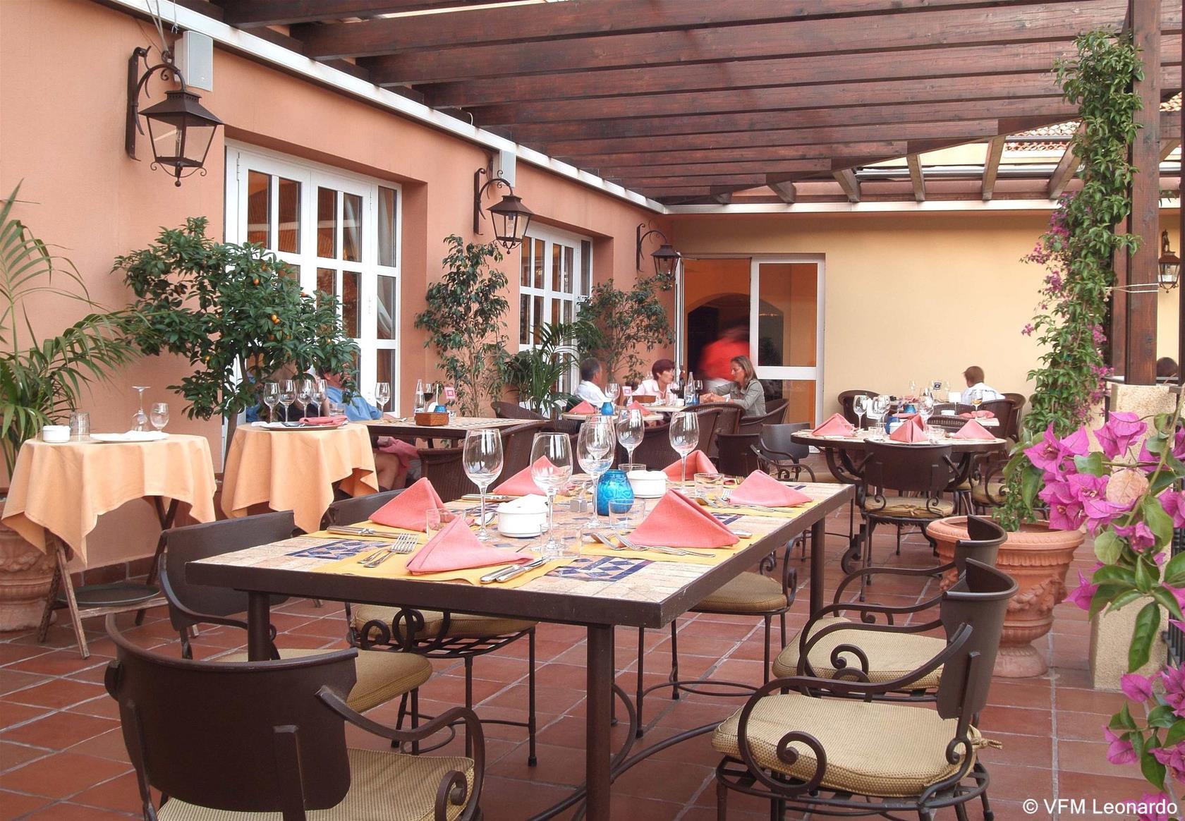 منتجع وسبا دينيا ماريوت لا سيلا جولف دينايا المظهر الخارجي الصورة Restaurant
